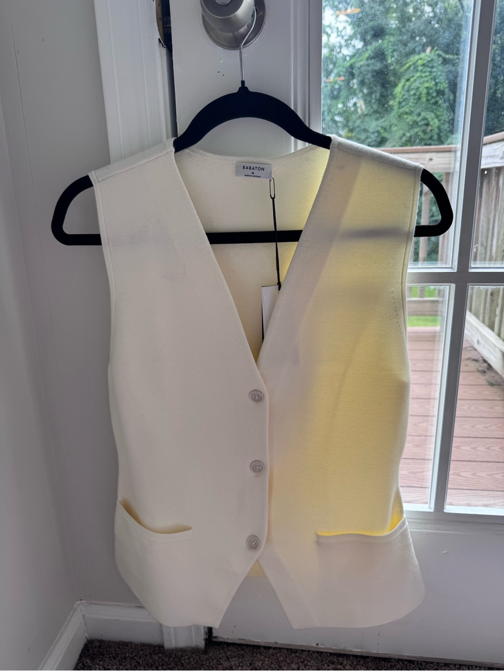 Aritzia Babaton Cream Sleeveless Vest